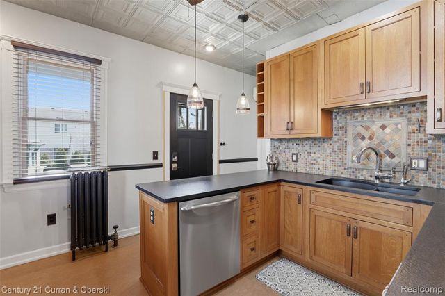 22165 Park Street, Dearborn, MI 48124