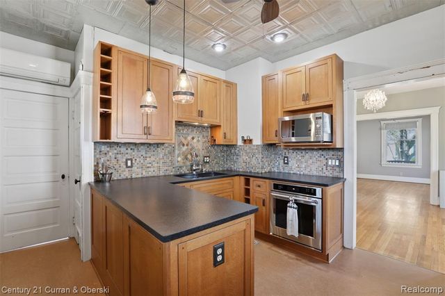 22165 Park Street, Dearborn, MI 48124