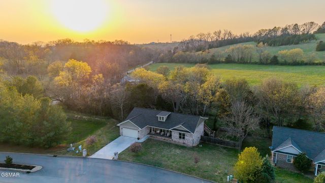 1811 Ally Lane, Sevierville, TN 37876
