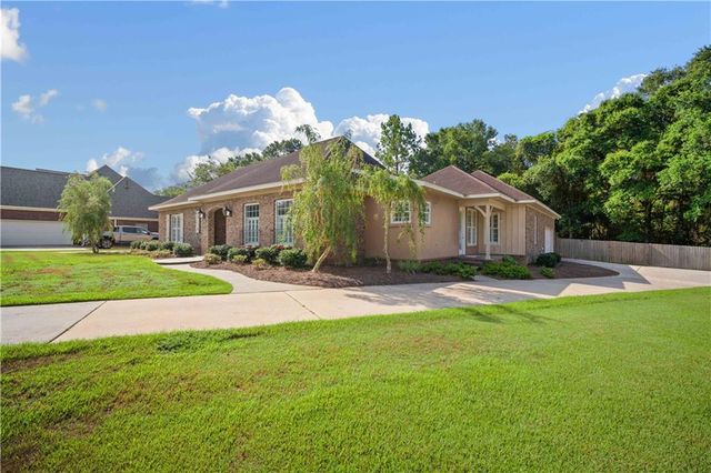 8807 Stillwood Court, Mobile, AL 36619