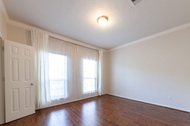 3206 Holly Thicket Drive, Houston, TX 77042