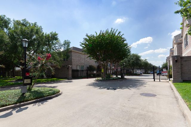 3206 Holly Thicket Drive, Houston, TX 77042