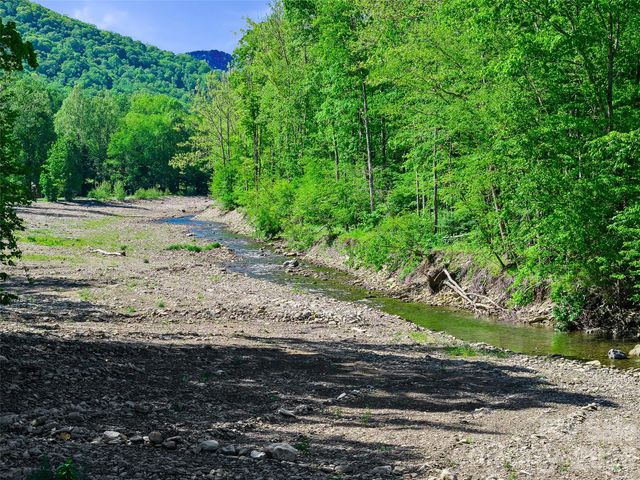 326 Ewart Wilson Road, Burnsville, NC 28714