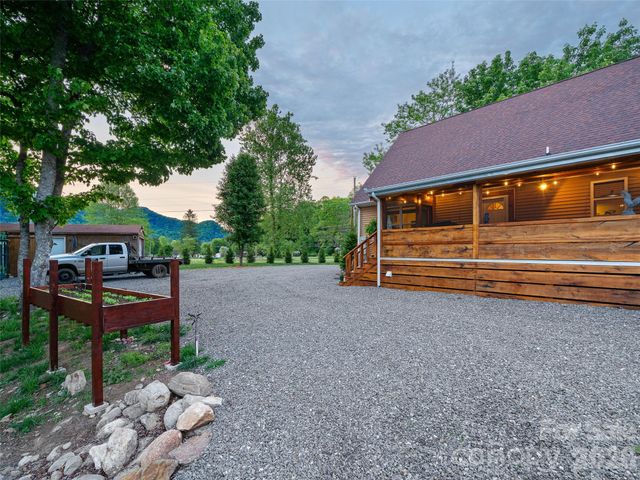 326 Ewart Wilson Road, Burnsville, NC 28714