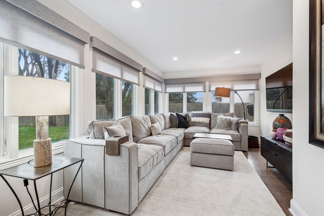 3287 Western Avenue, Highland Park, IL 60035