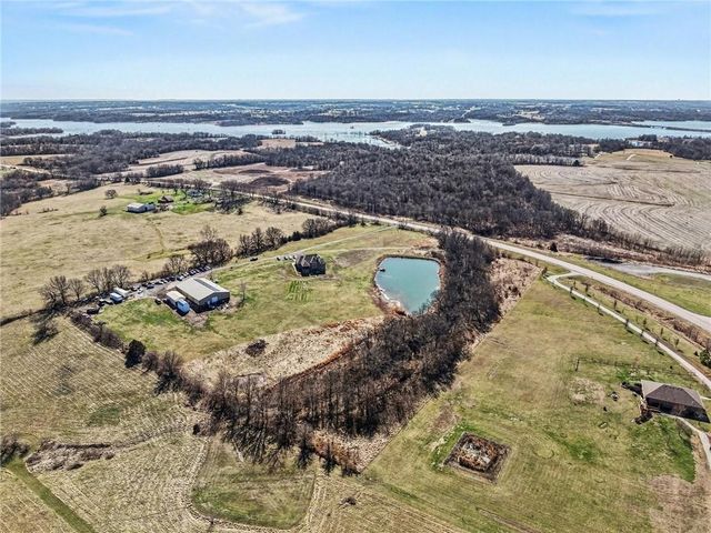18401 SSR-W Highway, Smithville, MO 64089