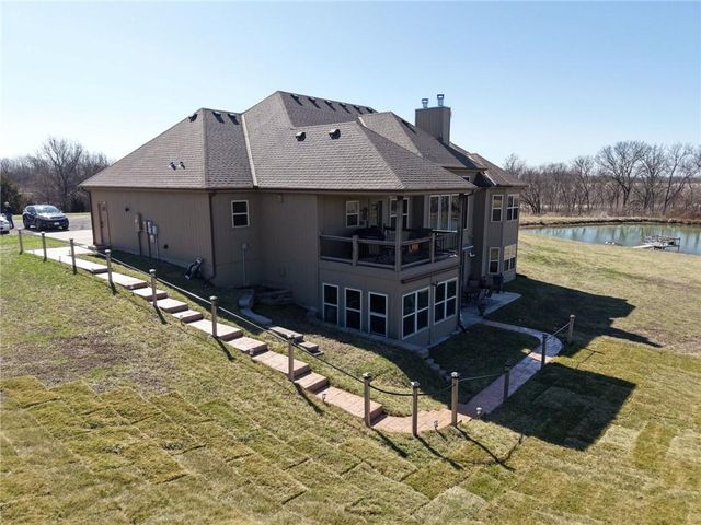 18401 SSR-W Highway, Smithville, MO 64089