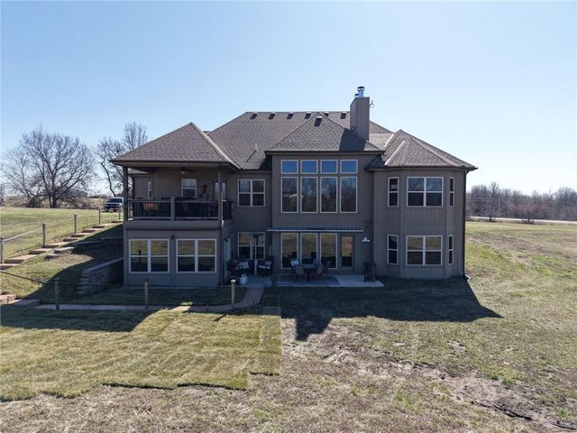 18401 SSR-W Highway, Smithville, MO 64089
