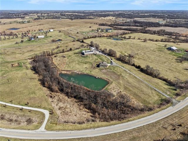 18401 SSR-W Highway, Smithville, MO 64089