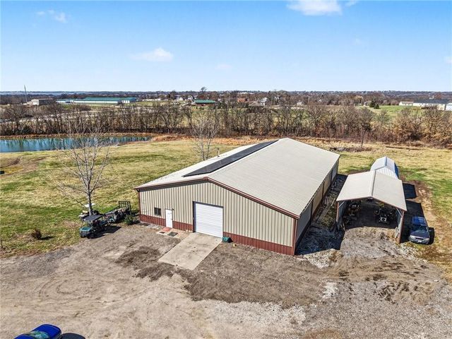 18401 SSR-W Highway, Smithville, MO 64089