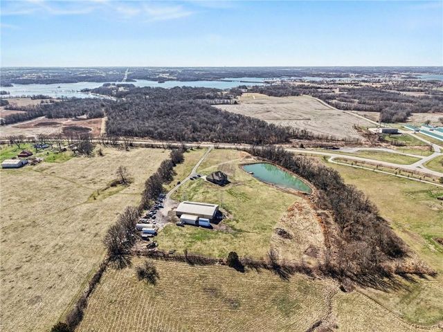 18401 SSR-W Highway, Smithville, MO 64089