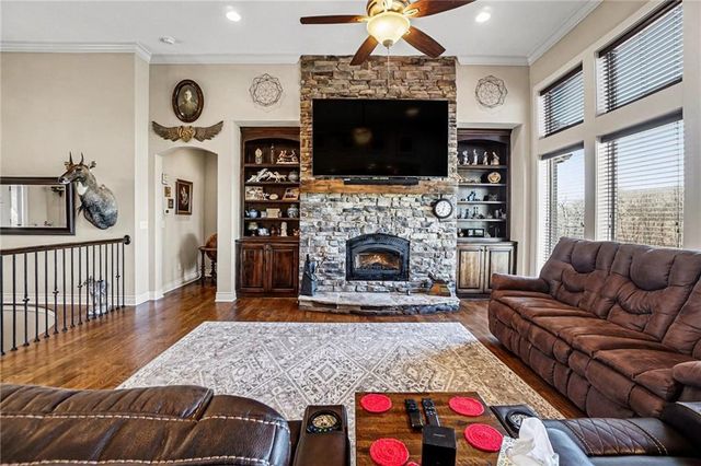 18401 SSR-W Highway, Smithville, MO 64089