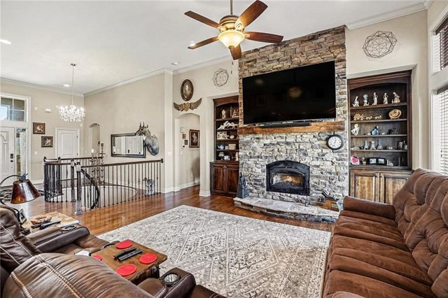 18401 SSR-W Highway, Smithville, MO 64089