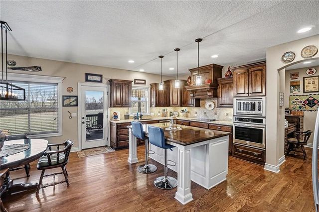 18401 SSR-W Highway, Smithville, MO 64089