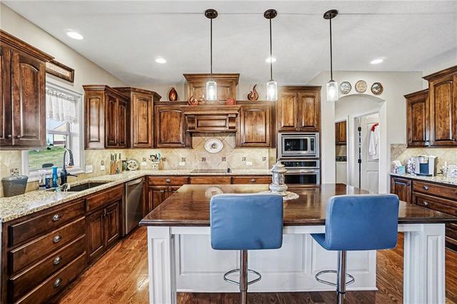 18401 SSR-W Highway, Smithville, MO 64089