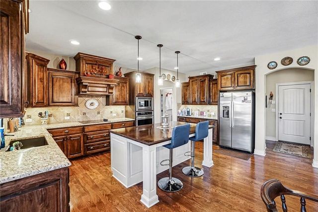 18401 SSR-W Highway, Smithville, MO 64089