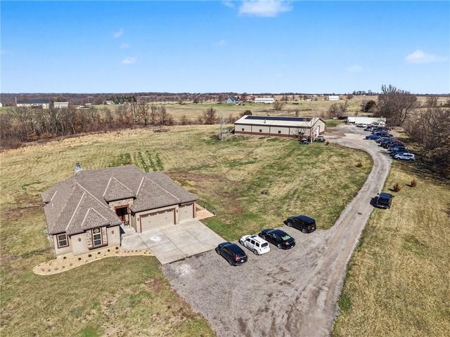 18401 SSR-W Highway, Smithville, MO 64089
