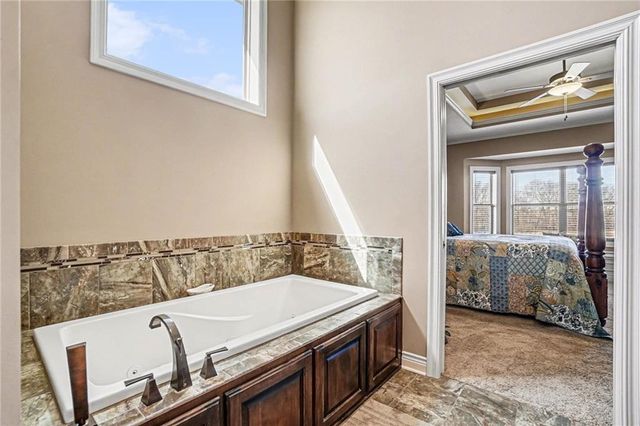 18401 SSR-W Highway, Smithville, MO 64089