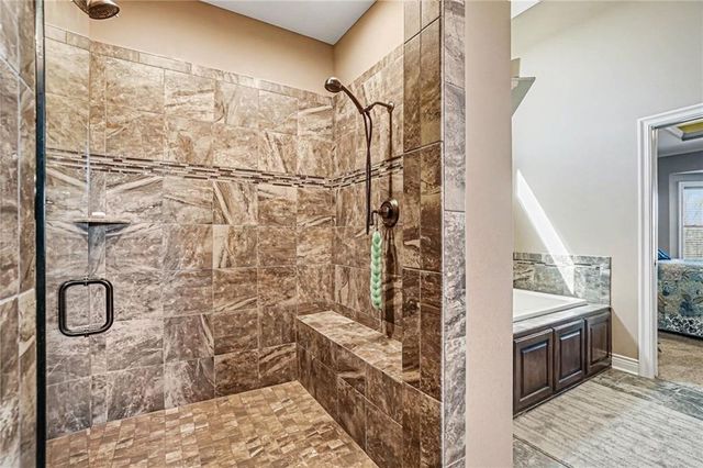 18401 SSR-W Highway, Smithville, MO 64089