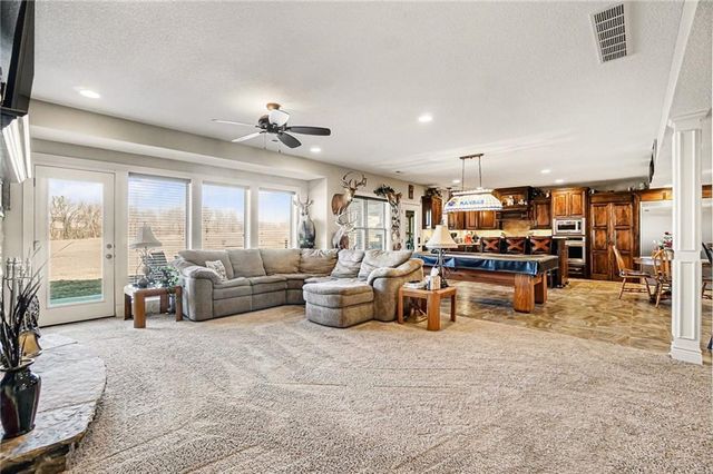 18401 SSR-W Highway, Smithville, MO 64089