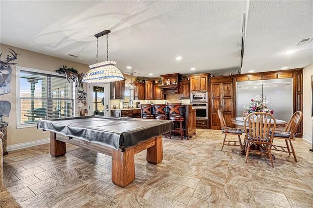 18401 SSR-W Highway, Smithville, MO 64089