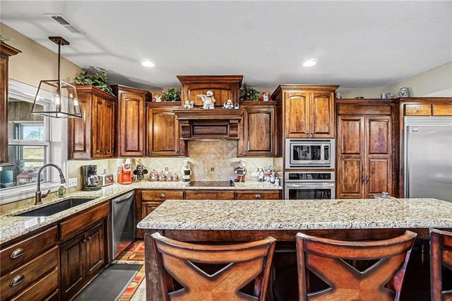 18401 SSR-W Highway, Smithville, MO 64089