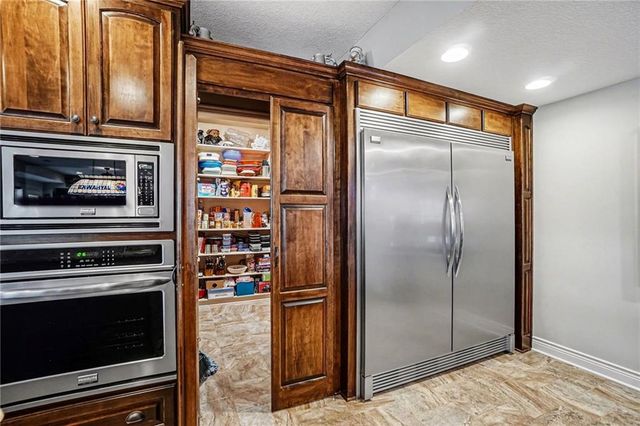 18401 SSR-W Highway, Smithville, MO 64089