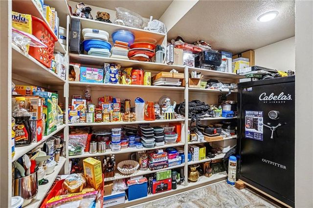 18401 SSR-W Highway, Smithville, MO 64089