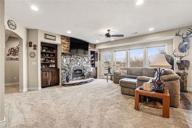 18401 SSR-W Highway, Smithville, MO 64089