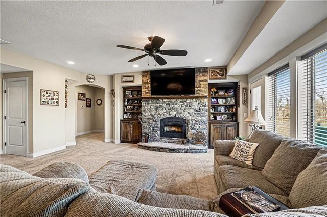 18401 SSR-W Highway, Smithville, MO 64089