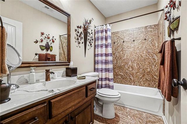 18401 SSR-W Highway, Smithville, MO 64089