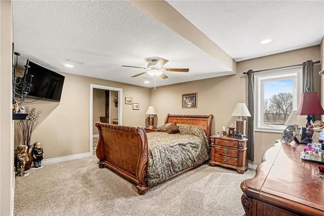 18401 SSR-W Highway, Smithville, MO 64089