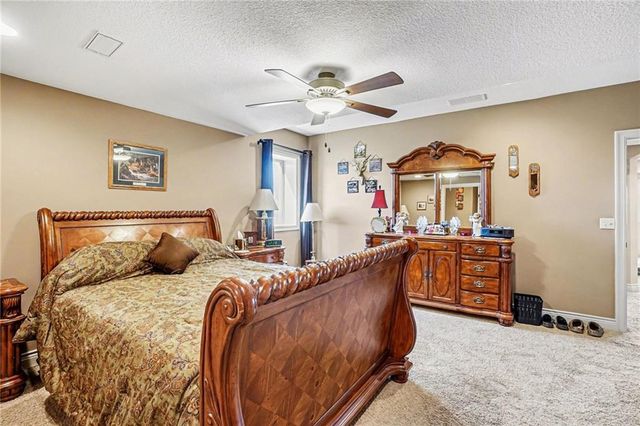 18401 SSR-W Highway, Smithville, MO 64089