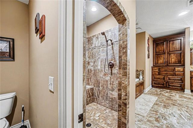 18401 SSR-W Highway, Smithville, MO 64089