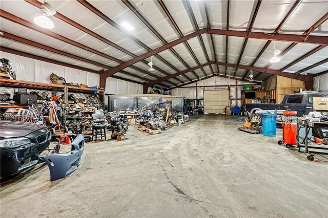 18401 SSR-W Highway, Smithville, MO 64089