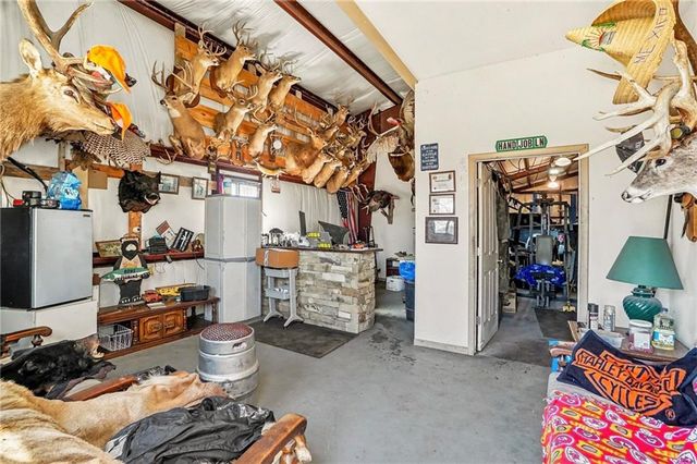 18401 SSR-W Highway, Smithville, MO 64089