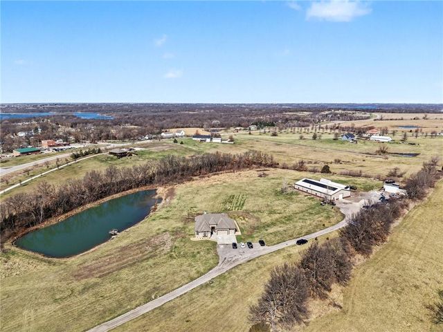 18401 SSR-W Highway, Smithville, MO 64089