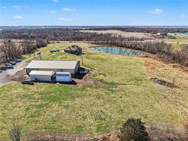 18401 SSR-W Highway, Smithville, MO 64089