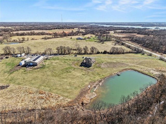 18401 SSR-W Highway, Smithville, MO 64089