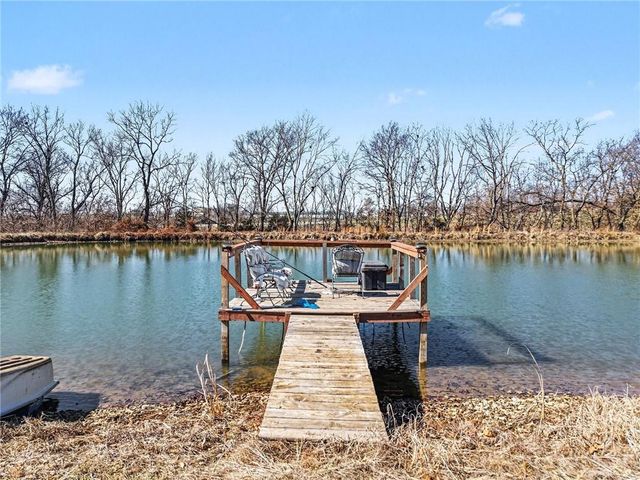 18401 SSR-W Highway, Smithville, MO 64089