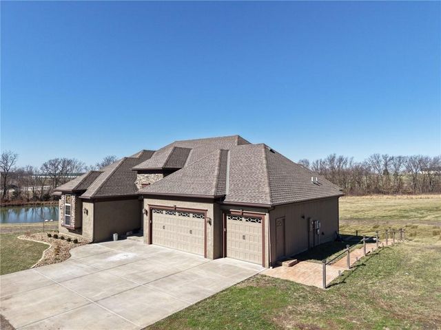 18401 SSR-W Highway, Smithville, MO 64089