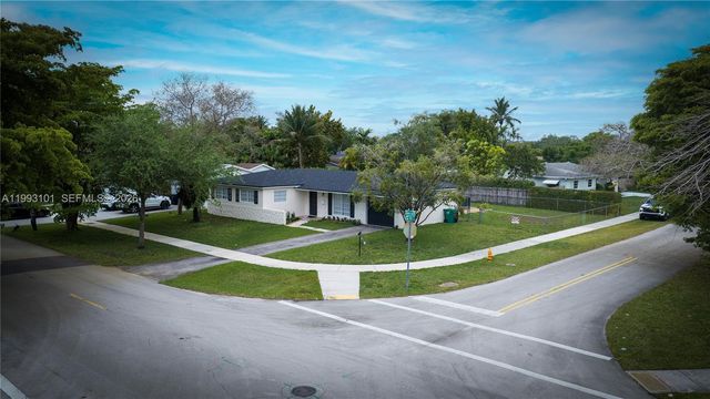 9700 Kendale Blvd, Miami, FL 33176