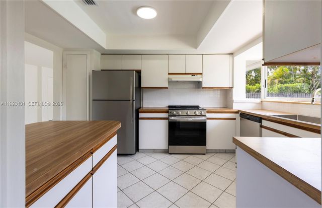 9700 Kendale Blvd, Miami, FL 33176