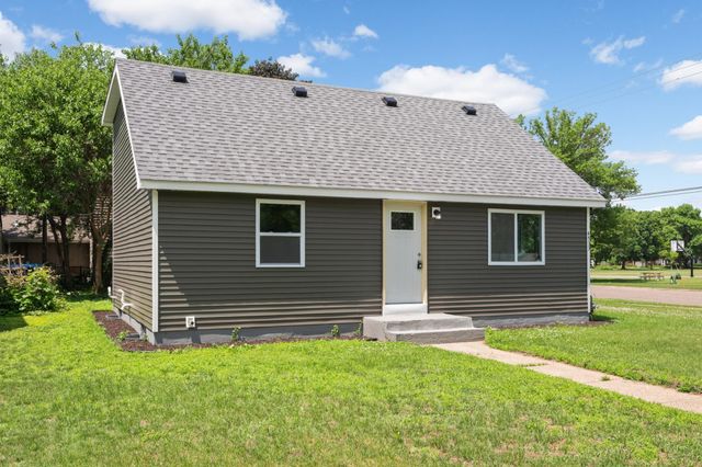 4533 Welcome Avenue N, Crystal, MN 55422