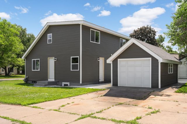 4533 Welcome Avenue N, Crystal, MN 55422