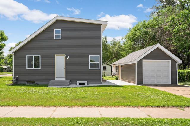 4533 Welcome Avenue N, Crystal, MN 55422