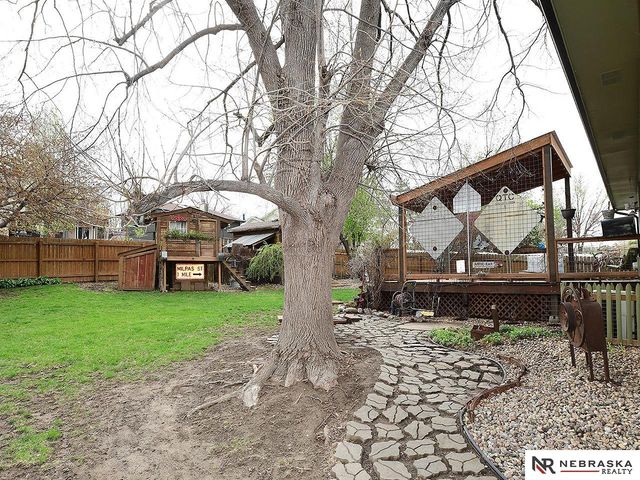 411 Laredo Road, Papillion, NE 68046