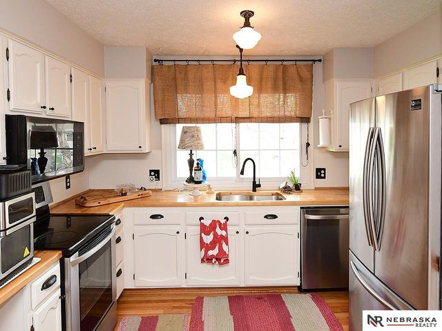 411 Laredo Road, Papillion, NE 68046