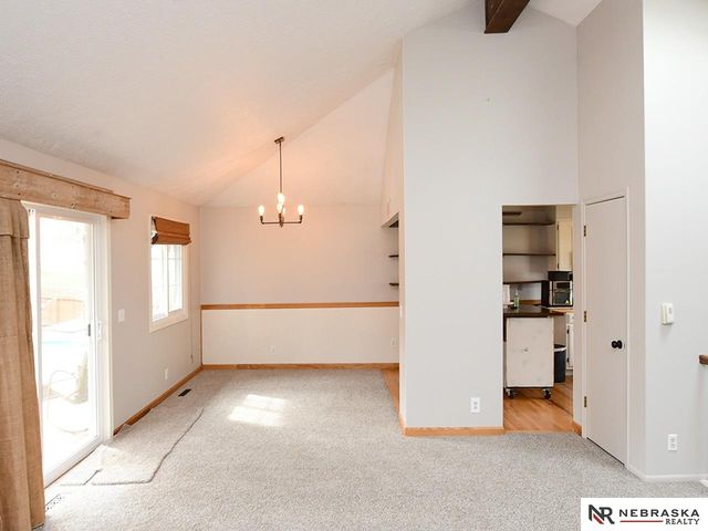 411 Laredo Road, Papillion, NE 68046