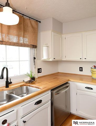 411 Laredo Road, Papillion, NE 68046